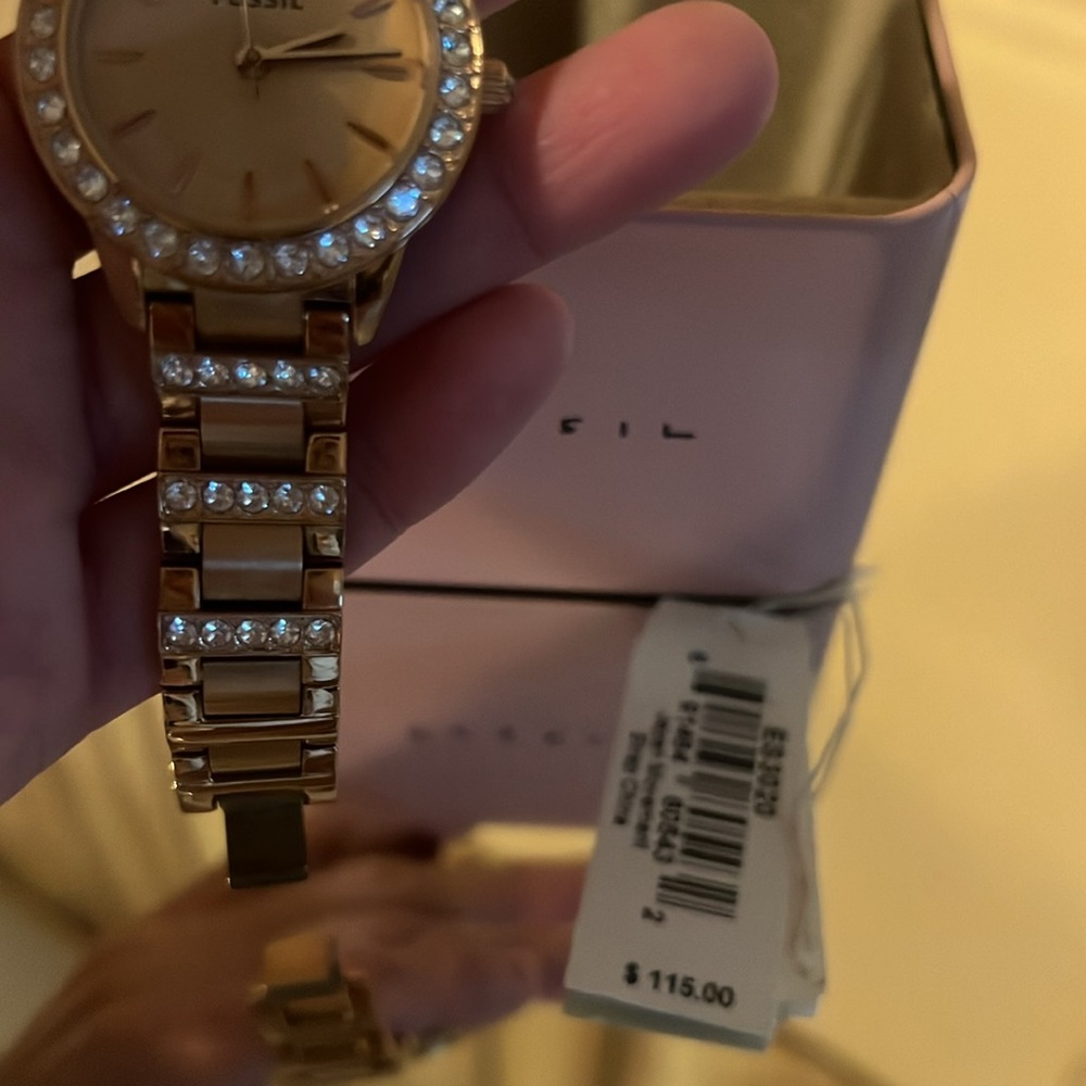 Fossil rose gold watch - Picture 3 of 3